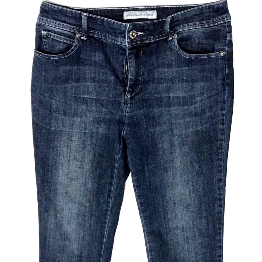 ⬇️$20 Chico’s platinum denim jeans zipper accents